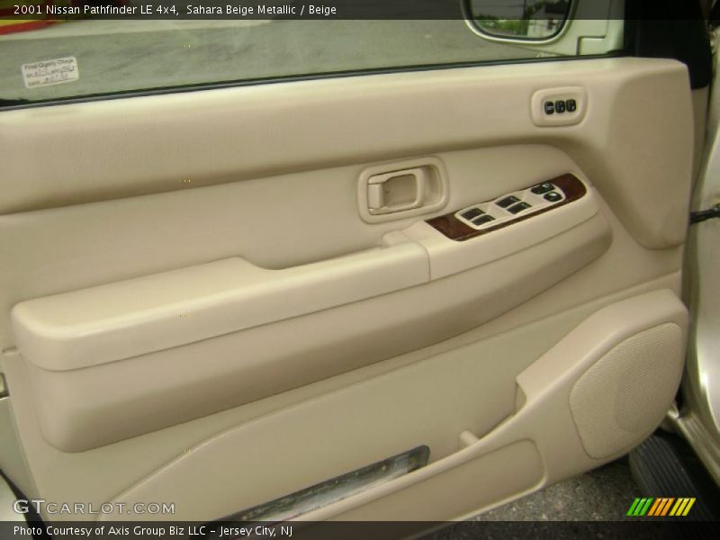 Sahara Beige Metallic / Beige 2001 Nissan Pathfinder LE 4x4