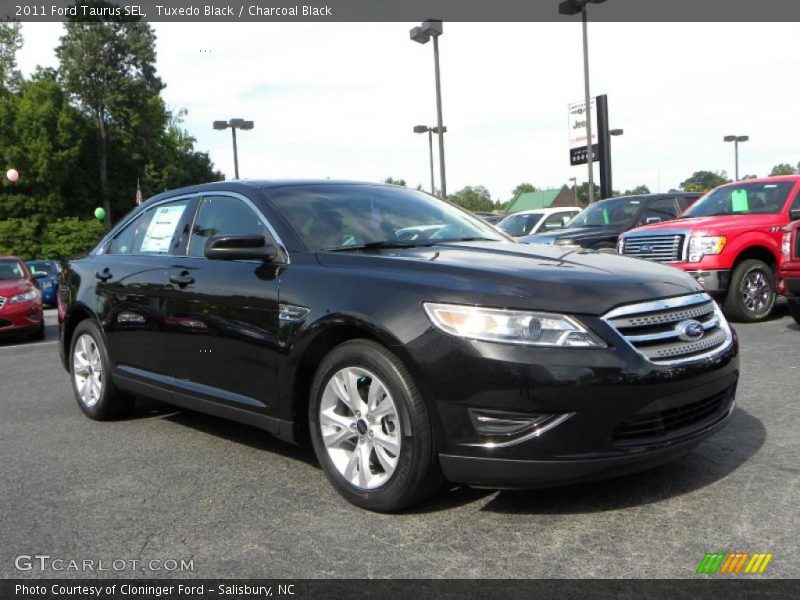 Tuxedo Black / Charcoal Black 2011 Ford Taurus SEL