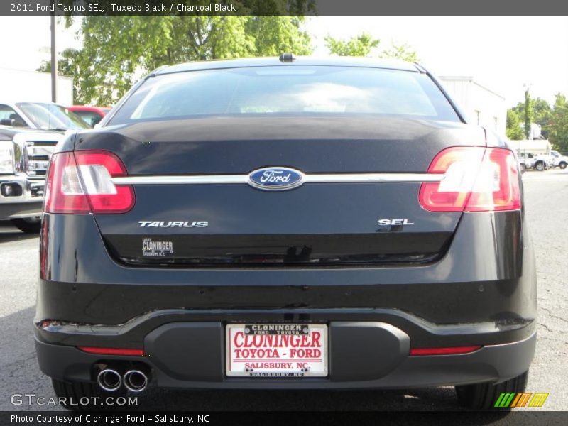 Tuxedo Black / Charcoal Black 2011 Ford Taurus SEL