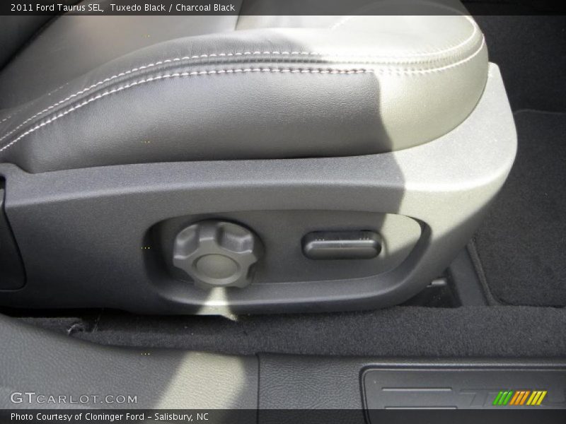 Tuxedo Black / Charcoal Black 2011 Ford Taurus SEL