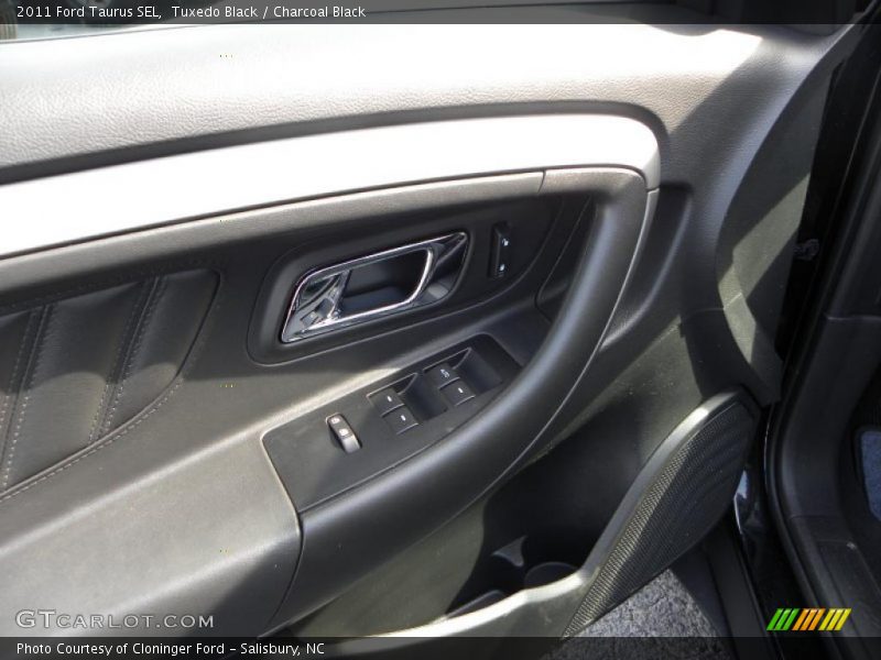Tuxedo Black / Charcoal Black 2011 Ford Taurus SEL