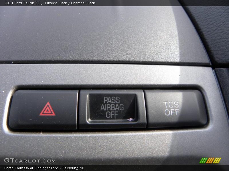 Tuxedo Black / Charcoal Black 2011 Ford Taurus SEL