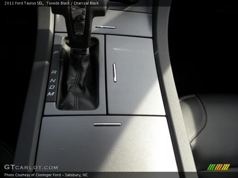 Tuxedo Black / Charcoal Black 2011 Ford Taurus SEL