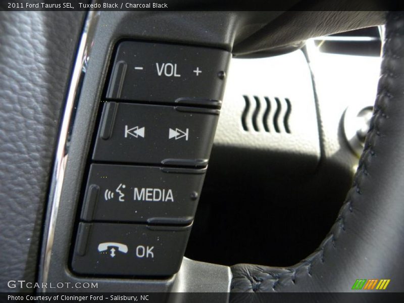 Tuxedo Black / Charcoal Black 2011 Ford Taurus SEL