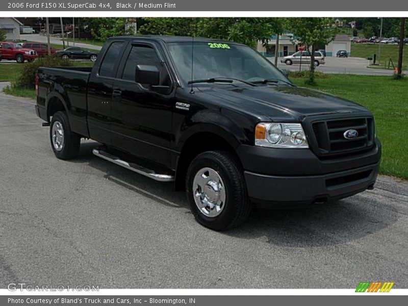 Black / Medium Flint 2006 Ford F150 XL SuperCab 4x4