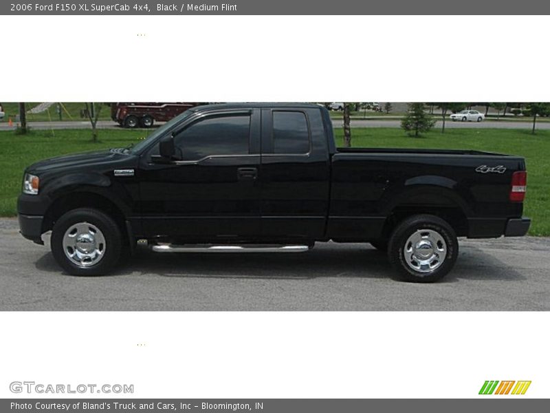 Black / Medium Flint 2006 Ford F150 XL SuperCab 4x4