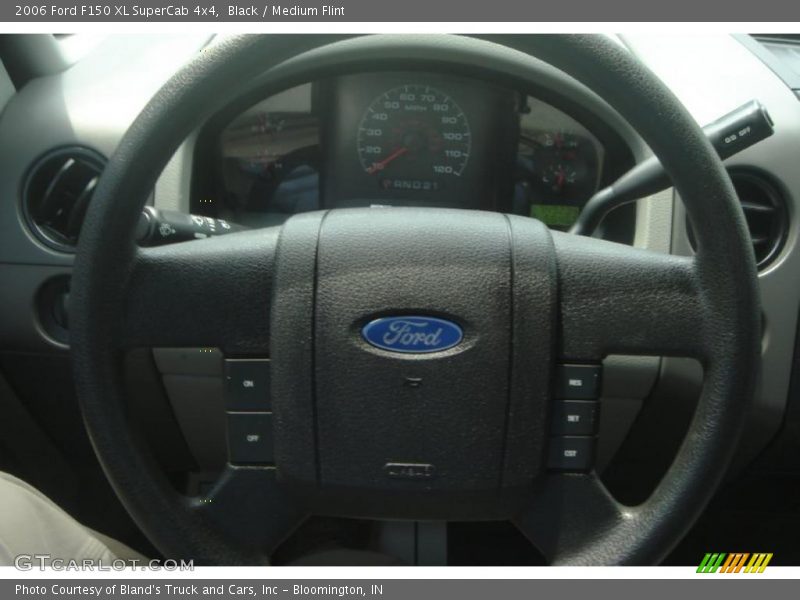 Black / Medium Flint 2006 Ford F150 XL SuperCab 4x4