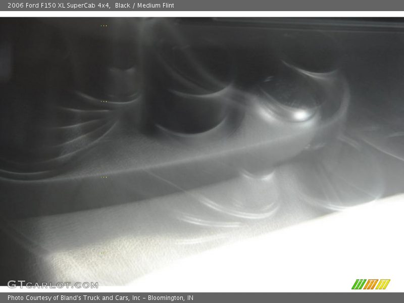 Black / Medium Flint 2006 Ford F150 XL SuperCab 4x4