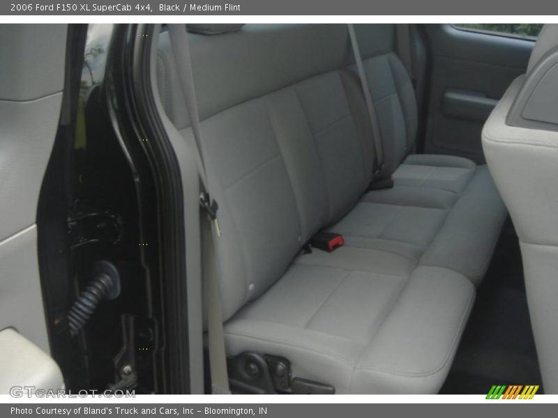 Black / Medium Flint 2006 Ford F150 XL SuperCab 4x4