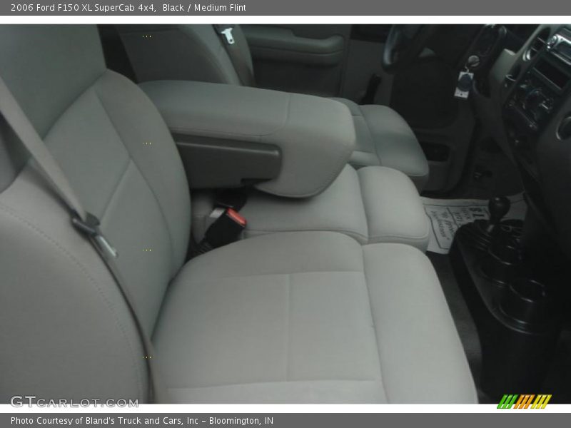 Black / Medium Flint 2006 Ford F150 XL SuperCab 4x4