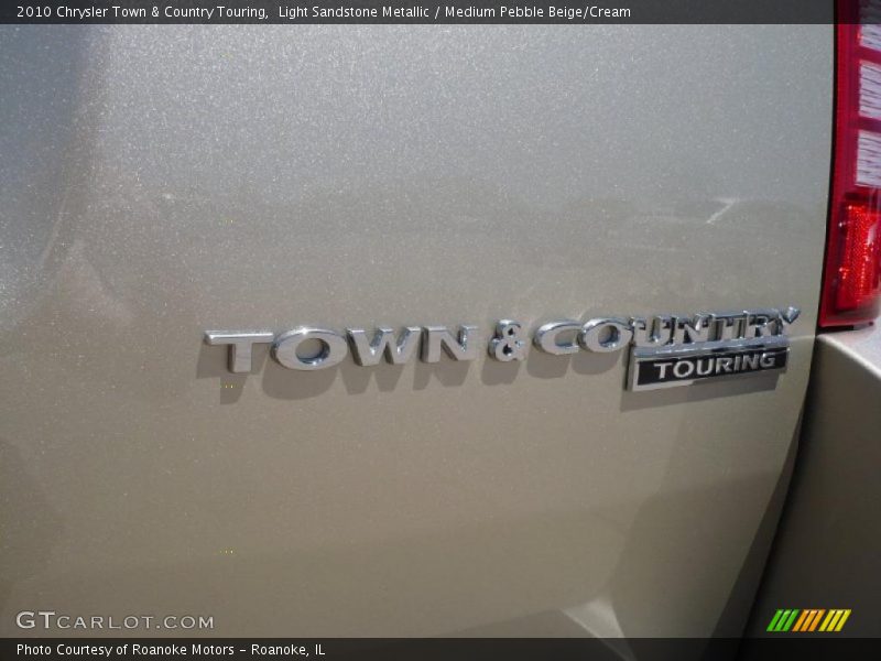 Light Sandstone Metallic / Medium Pebble Beige/Cream 2010 Chrysler Town & Country Touring