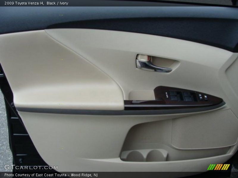 Black / Ivory 2009 Toyota Venza I4