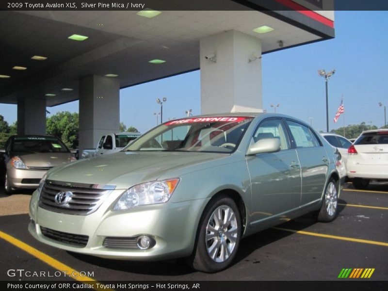 Silver Pine Mica / Ivory 2009 Toyota Avalon XLS
