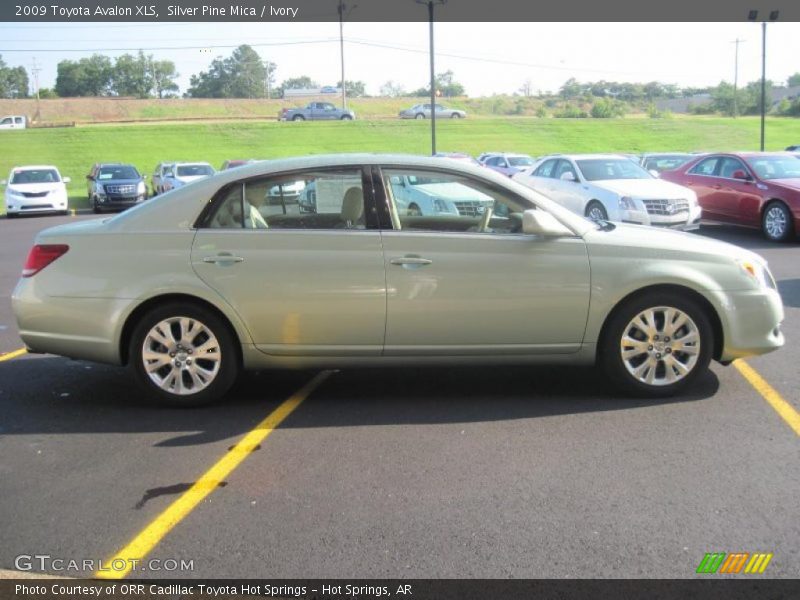 Silver Pine Mica / Ivory 2009 Toyota Avalon XLS