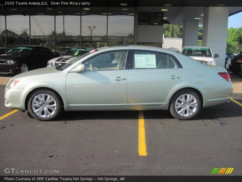 Silver Pine Mica / Ivory 2009 Toyota Avalon XLS