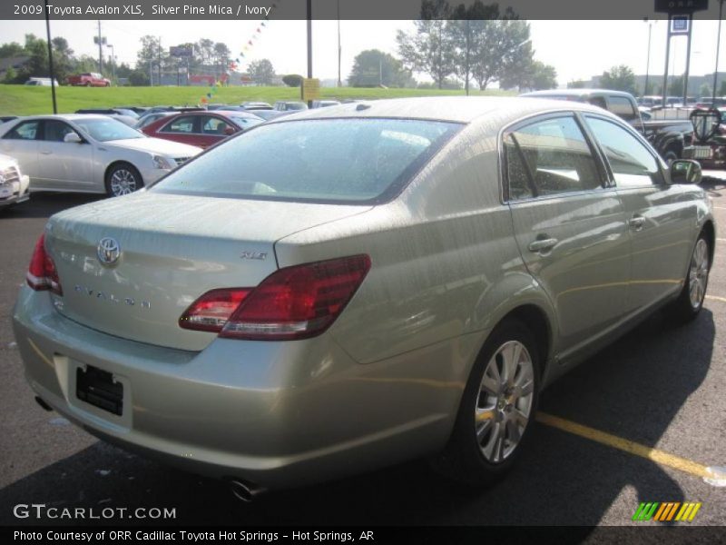 Silver Pine Mica / Ivory 2009 Toyota Avalon XLS