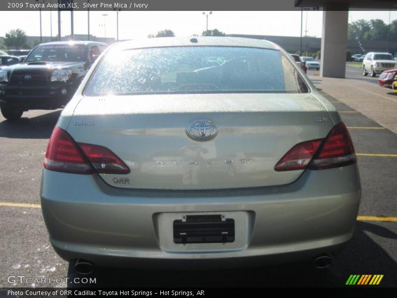 Silver Pine Mica / Ivory 2009 Toyota Avalon XLS