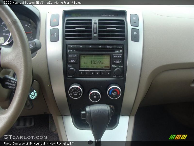 Alpine Frost / Beige 2009 Hyundai Tucson SE V6 4WD