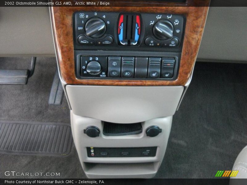 Arctic White / Beige 2002 Oldsmobile Silhouette GLS AWD