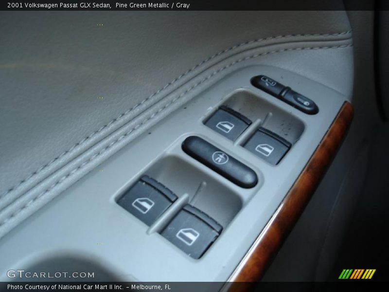Pine Green Metallic / Gray 2001 Volkswagen Passat GLX Sedan