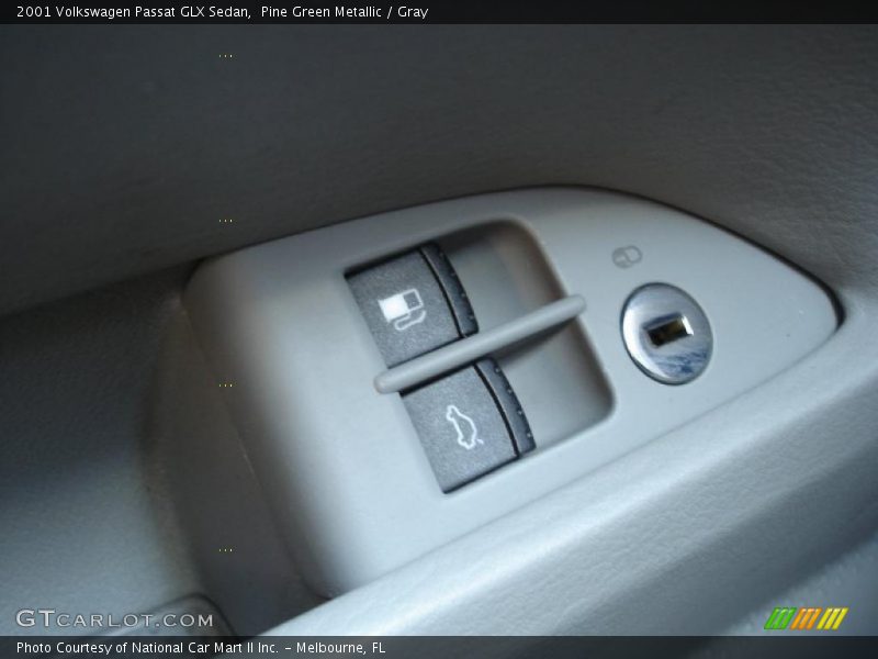 Pine Green Metallic / Gray 2001 Volkswagen Passat GLX Sedan