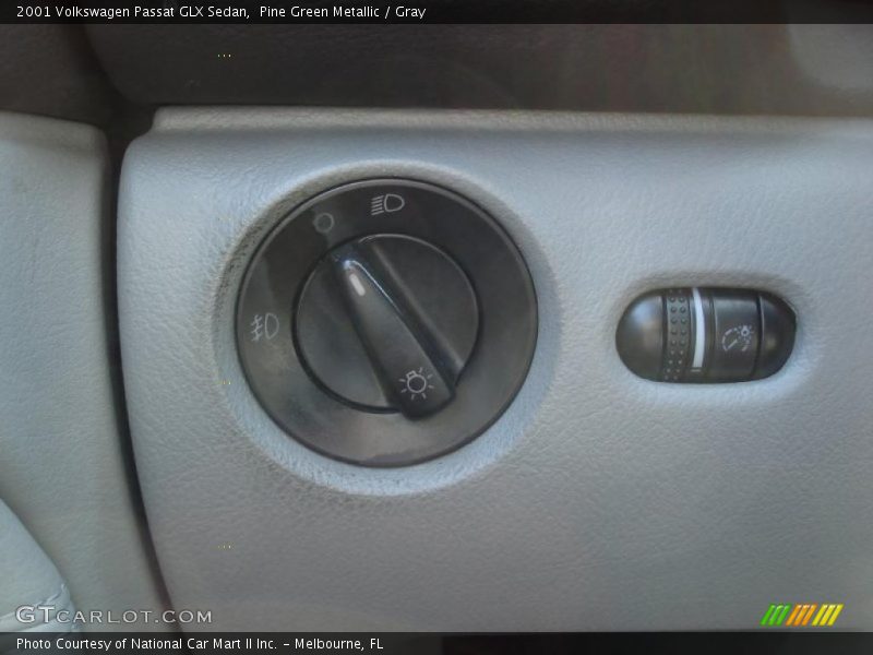 Pine Green Metallic / Gray 2001 Volkswagen Passat GLX Sedan