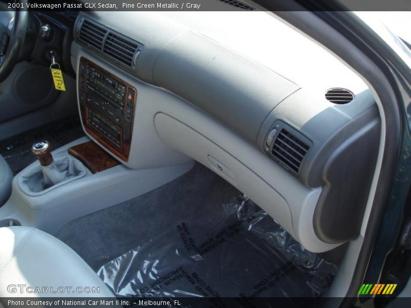 Pine Green Metallic / Gray 2001 Volkswagen Passat GLX Sedan