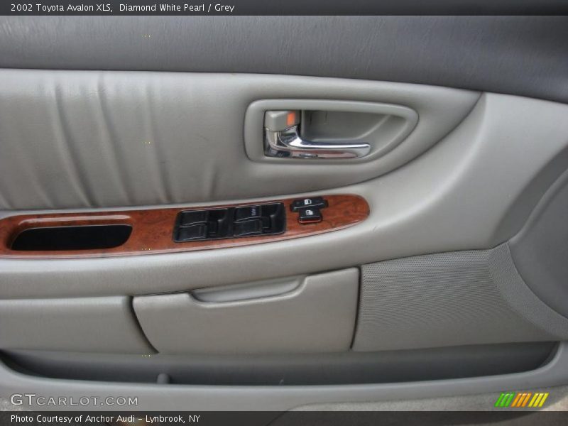 Diamond White Pearl / Grey 2002 Toyota Avalon XLS