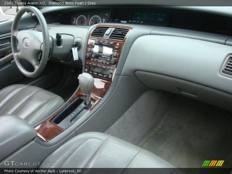 Diamond White Pearl / Grey 2002 Toyota Avalon XLS