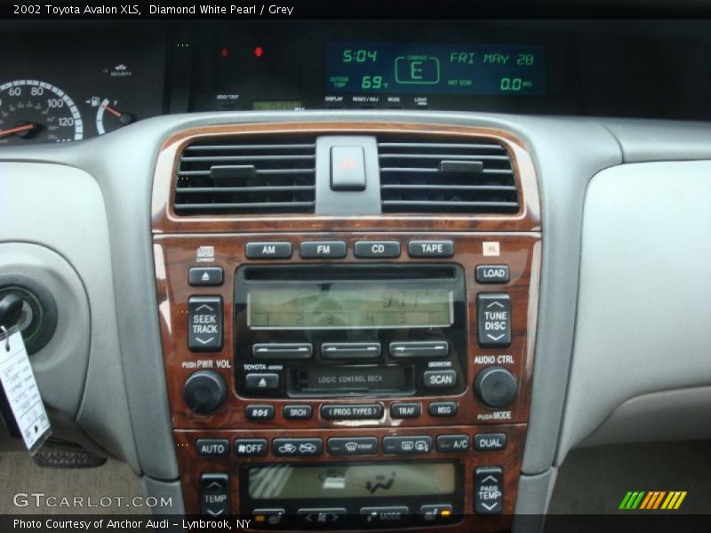 Diamond White Pearl / Grey 2002 Toyota Avalon XLS