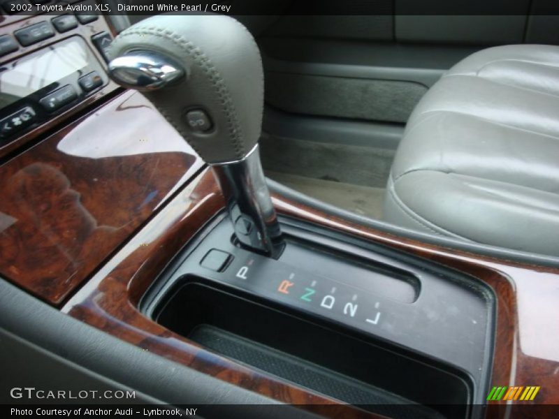 Diamond White Pearl / Grey 2002 Toyota Avalon XLS