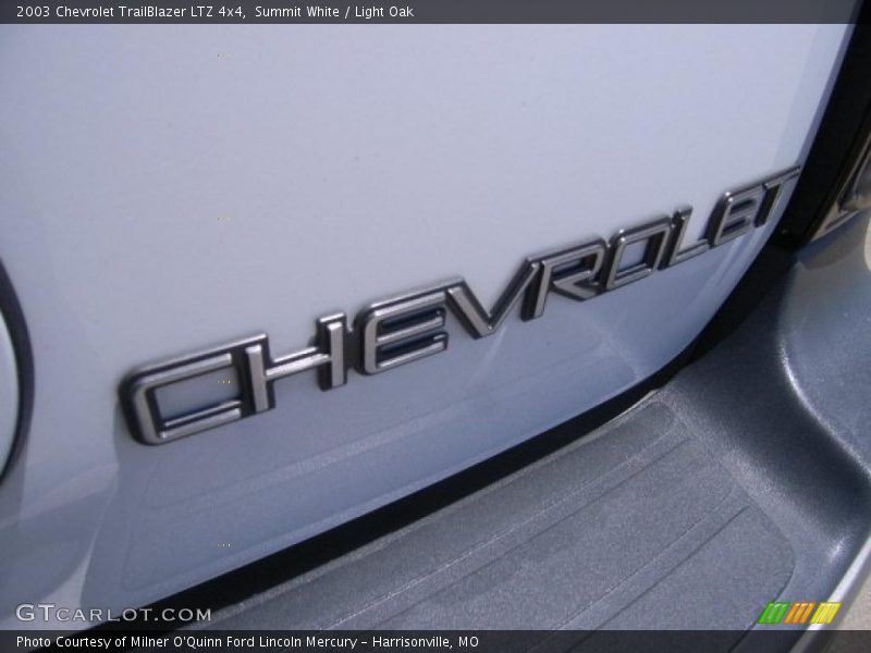 Summit White / Light Oak 2003 Chevrolet TrailBlazer LTZ 4x4