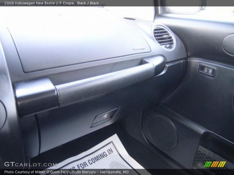 Black / Black 2009 Volkswagen New Beetle 2.5 Coupe