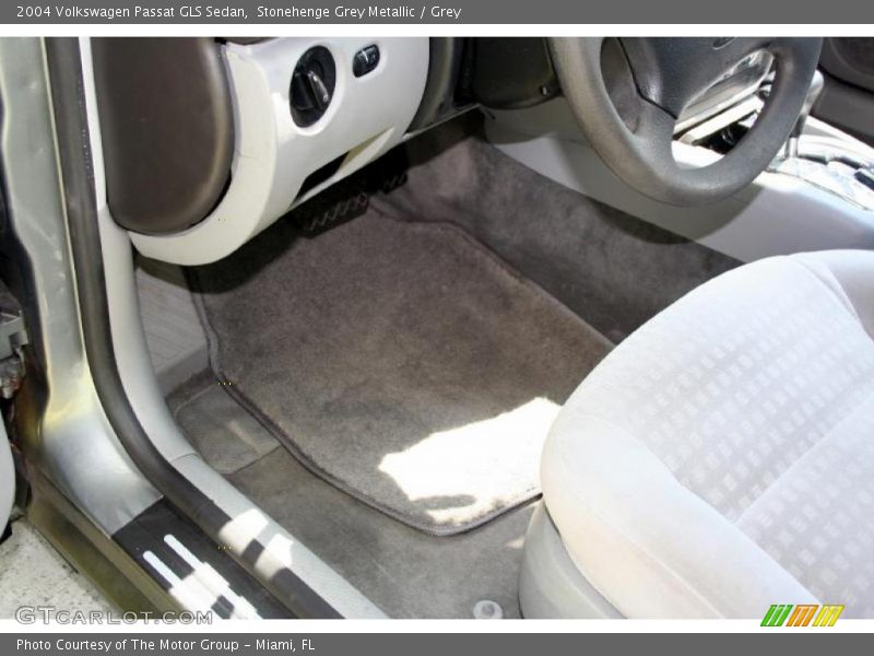 Stonehenge Grey Metallic / Grey 2004 Volkswagen Passat GLS Sedan