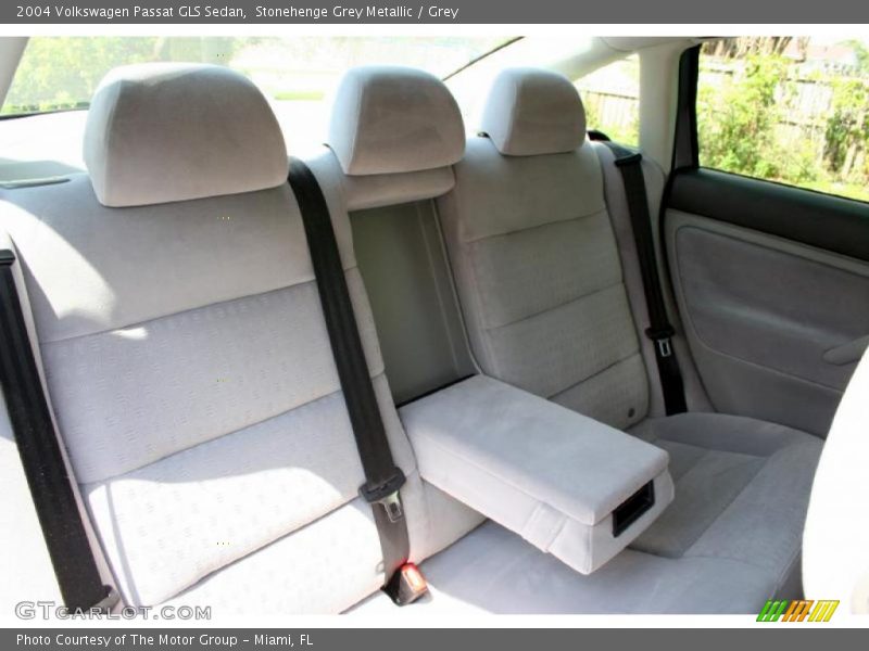 Stonehenge Grey Metallic / Grey 2004 Volkswagen Passat GLS Sedan