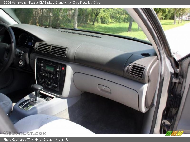 Stonehenge Grey Metallic / Grey 2004 Volkswagen Passat GLS Sedan
