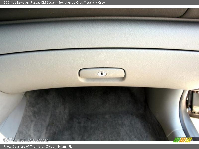 Stonehenge Grey Metallic / Grey 2004 Volkswagen Passat GLS Sedan