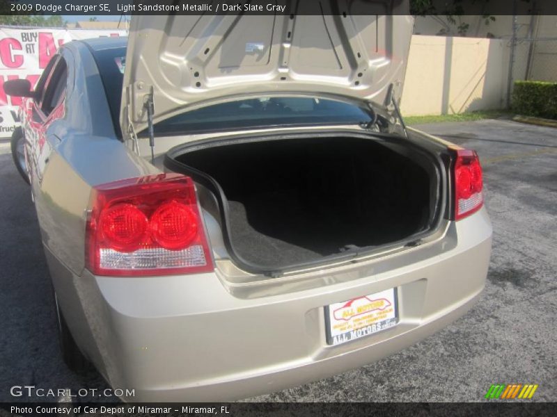 Light Sandstone Metallic / Dark Slate Gray 2009 Dodge Charger SE