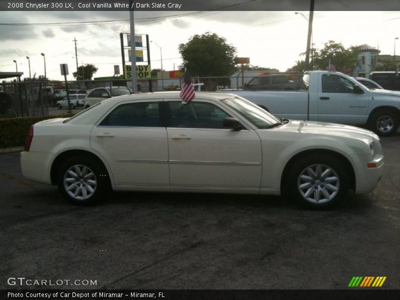 Cool Vanilla White / Dark Slate Gray 2008 Chrysler 300 LX