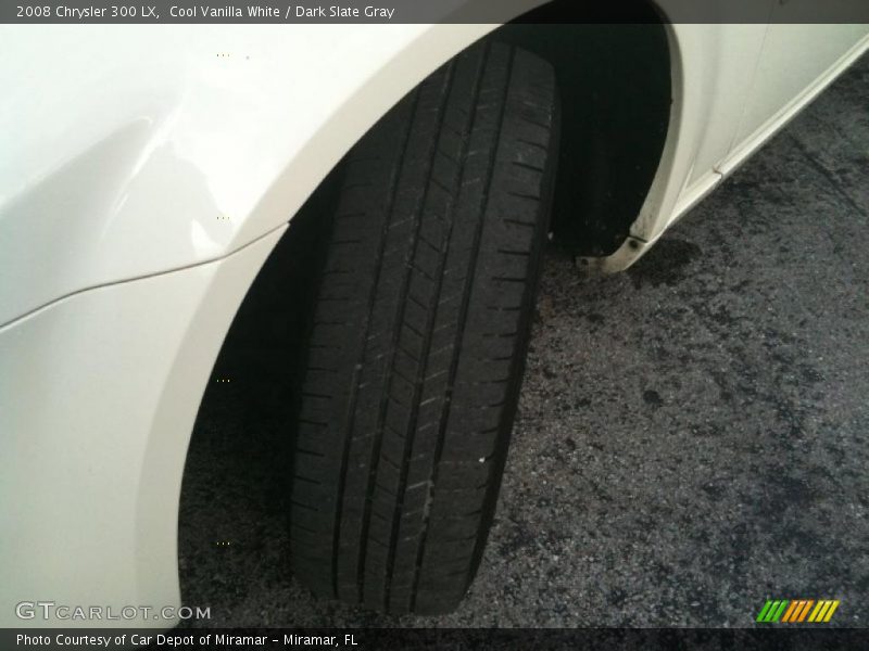 Cool Vanilla White / Dark Slate Gray 2008 Chrysler 300 LX
