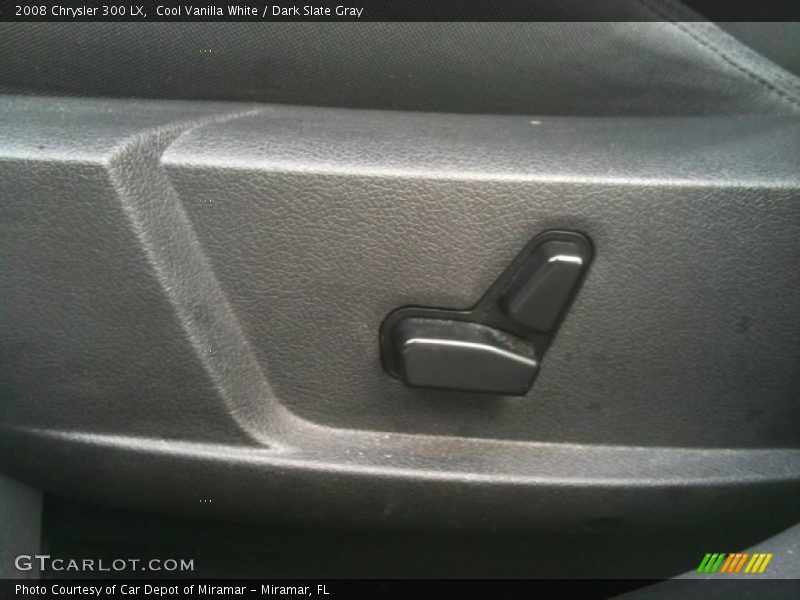 Cool Vanilla White / Dark Slate Gray 2008 Chrysler 300 LX