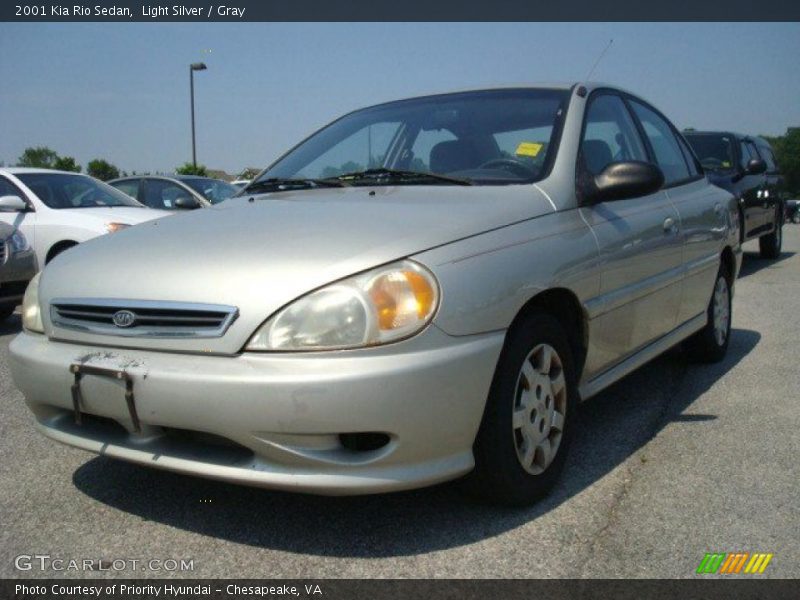 Light Silver / Gray 2001 Kia Rio Sedan