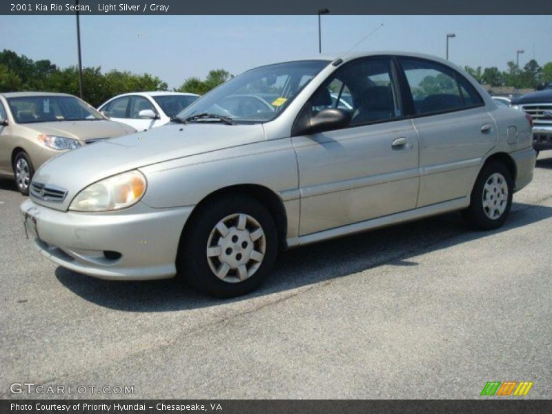 Light Silver / Gray 2001 Kia Rio Sedan