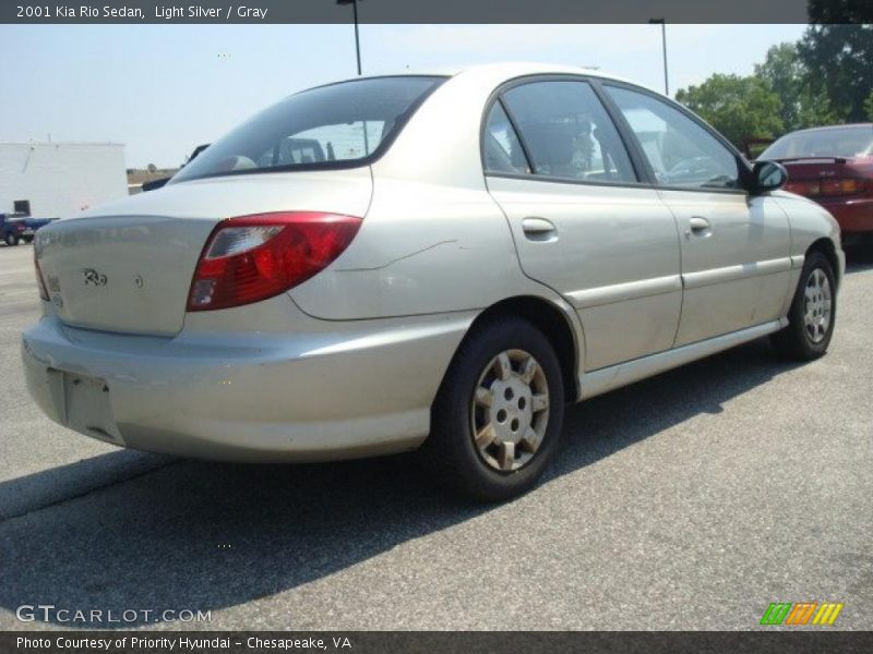 Light Silver / Gray 2001 Kia Rio Sedan