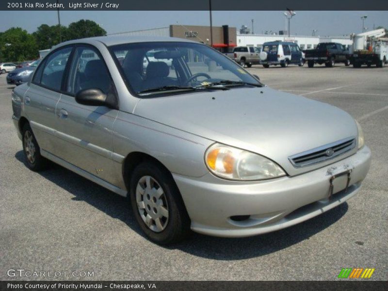 Light Silver / Gray 2001 Kia Rio Sedan