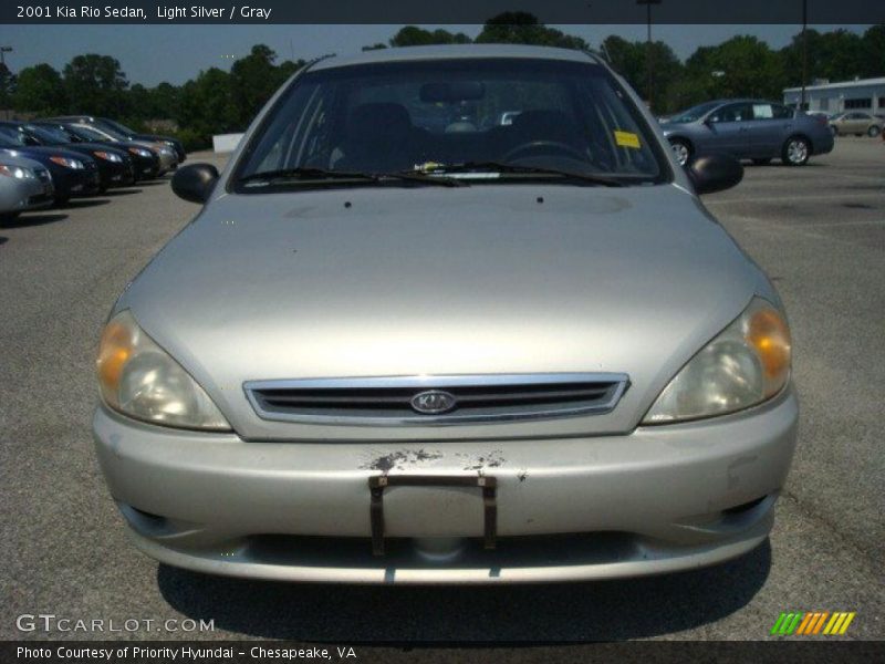 Light Silver / Gray 2001 Kia Rio Sedan