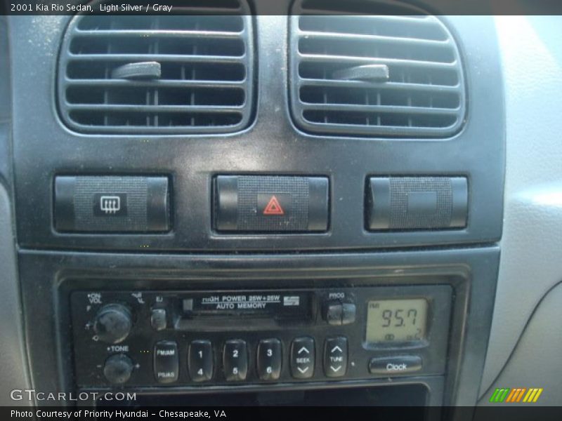 Light Silver / Gray 2001 Kia Rio Sedan