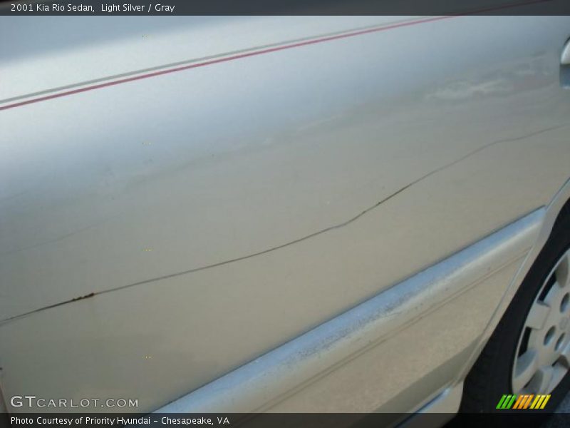 Light Silver / Gray 2001 Kia Rio Sedan