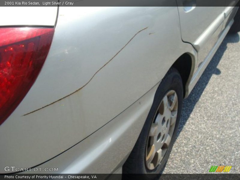 Light Silver / Gray 2001 Kia Rio Sedan