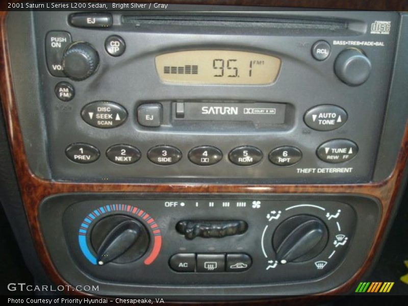 Bright Silver / Gray 2001 Saturn L Series L200 Sedan